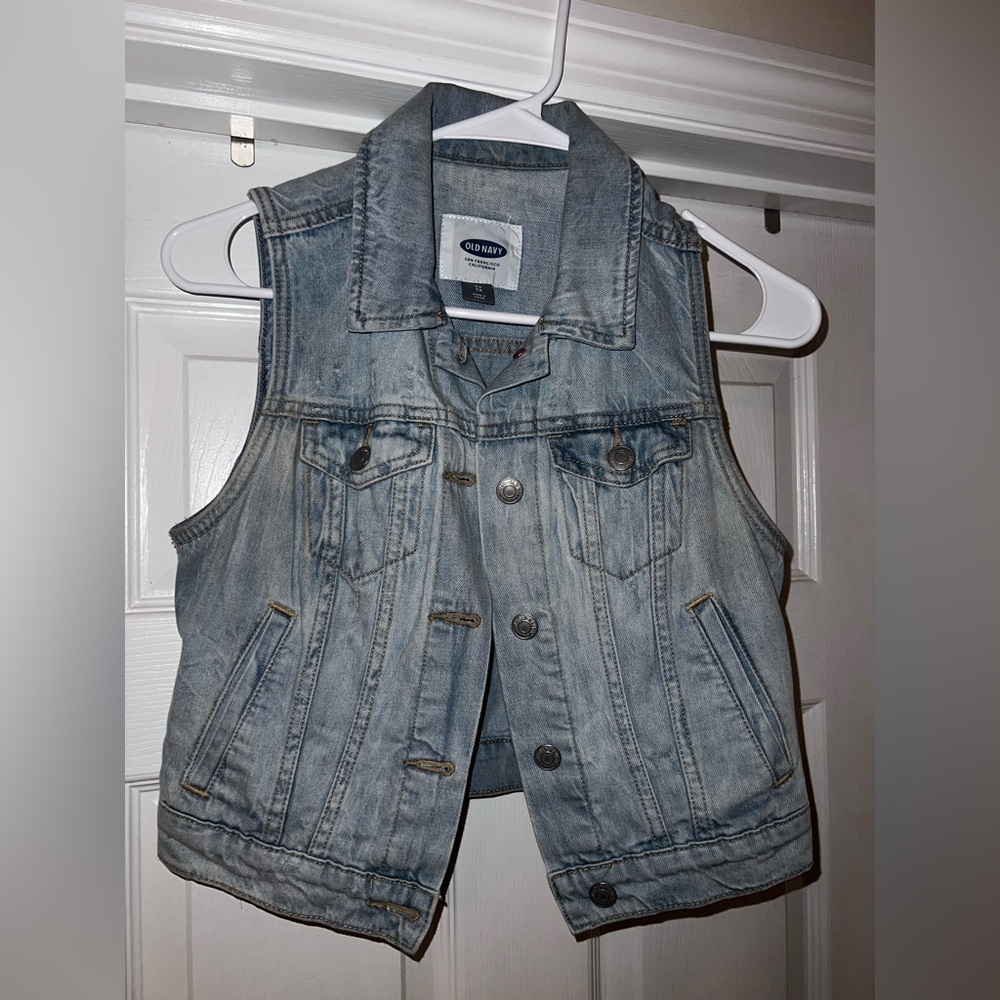 BUNDLE 5 for $50 👗👚
Old Navy Light Blue Denim Vest with Button Front